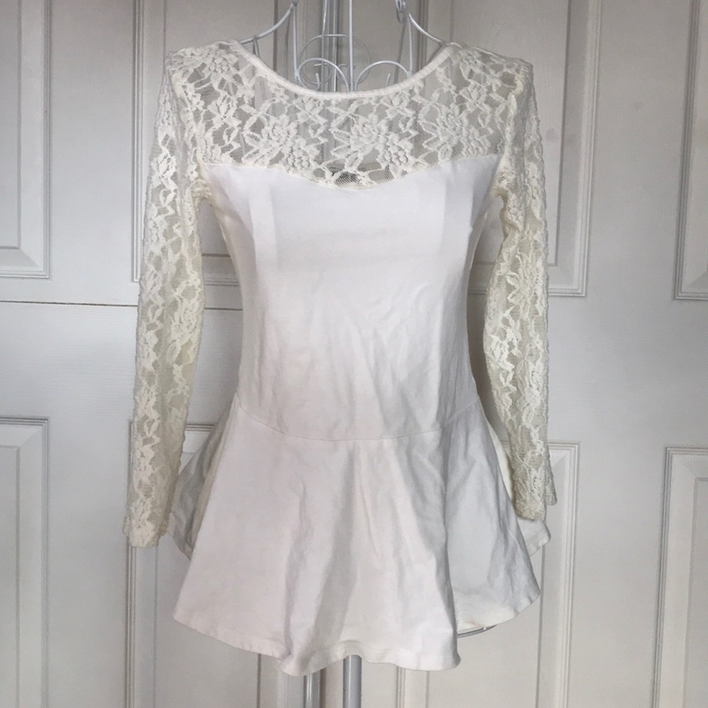 EXPRESS White Lace Sleeve